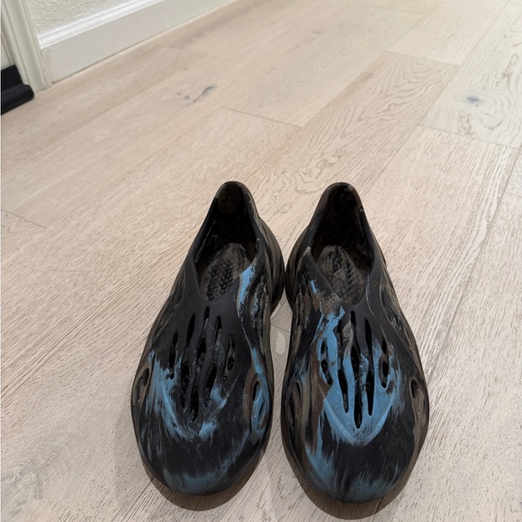 Yeezy foam RNR - Picture 1 of 3